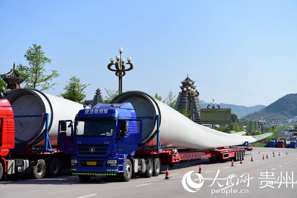 第一批大件運輸車輛。圖片由貴州高速公路管理局提供