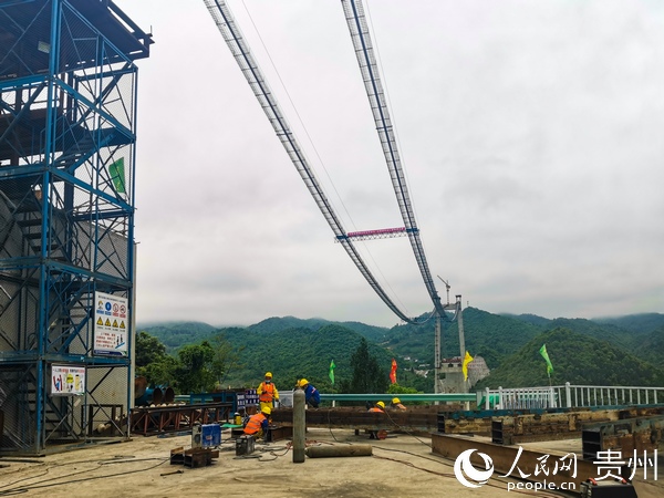 河閃渡烏江特大橋施工現場。李宇 攝
