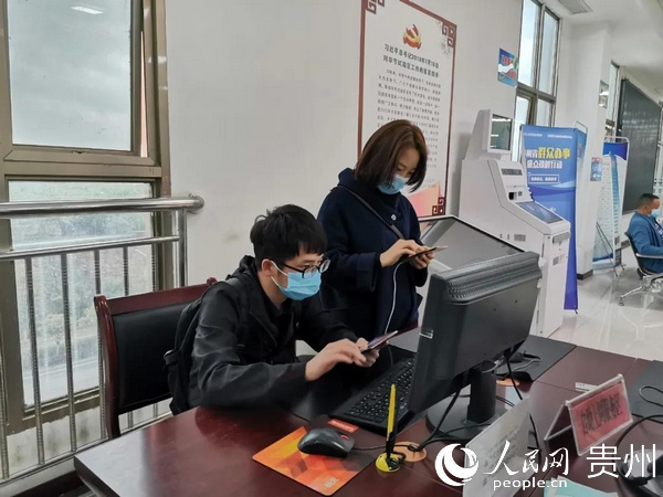 自助上網服務區。楊意涵 攝