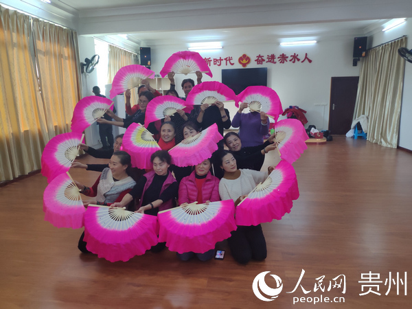 貴州赤水圍繞“六化社區·幸福城市”示范創建，聚焦“一老一少”兩個群體，開設老年文體活動中心，吸引年長群體開展舞蹈等文體活動。遵義市委宣傳部供圖