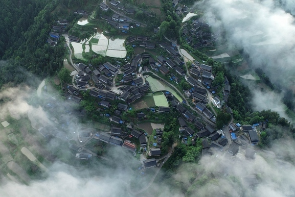 貴州丹寨：雨后青山雲海入畫
