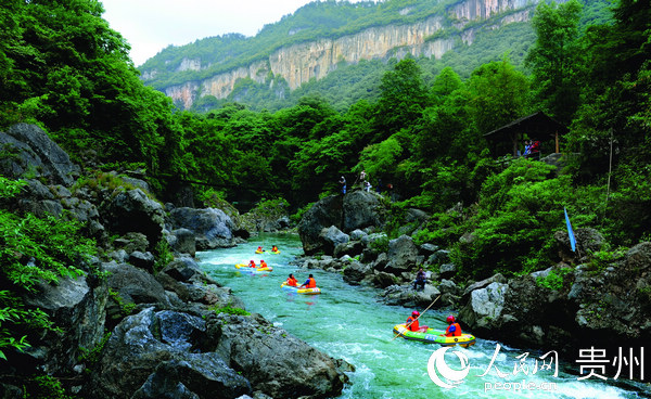 呼吁游客文明旅游,开阳县在各大景区景点开展"文明旅游进景区"宣传