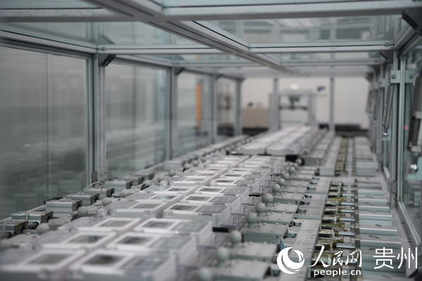 安順供電局計量中心單相電能表自動化檢定流水線。譚鎮林 攝