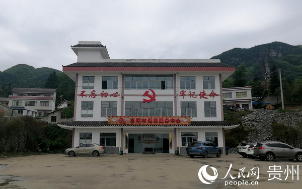 新建的石坪村便民服務中心。譚勇 攝