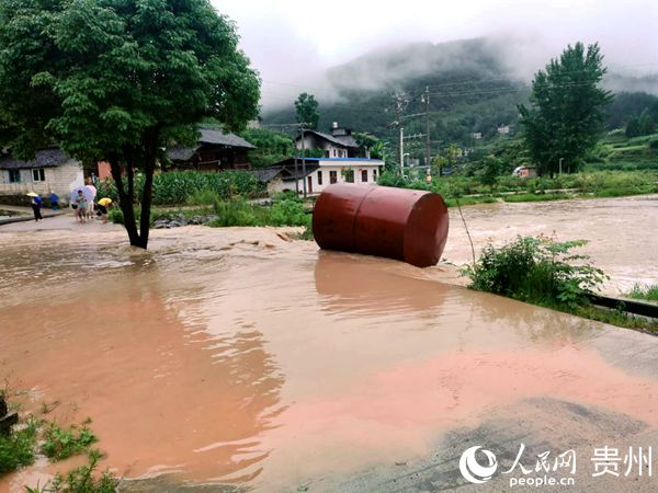 德江县稳坪镇枫香村海溪沟洪水泛滥。张建强 摄