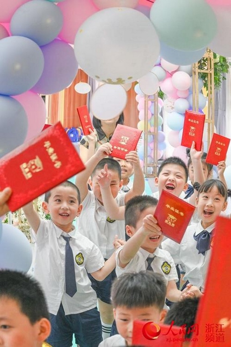 湖州南潯：幼兒園舉行畢業禮 小童“放飛希望”【2】