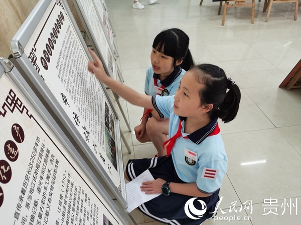 學生了解布依族六月六。古仕梅  攝