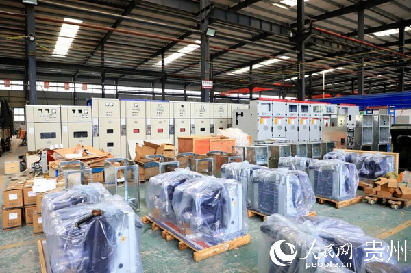 貴州東林電氣有限公司倉庫。萬飄陽 攝