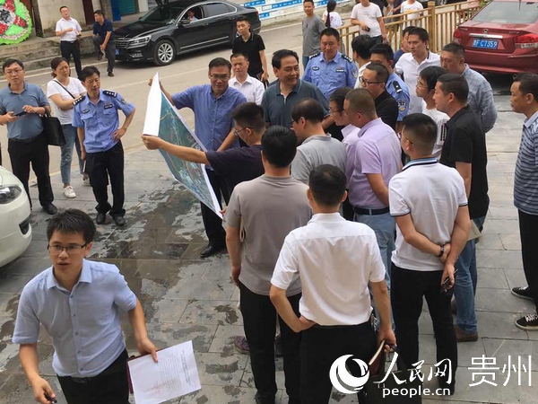 省市地質專家現場三維建模分析地質災害。管慶軍供圖