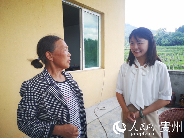 劉丹和當地務工婦女關系融洽。陳娟 攝