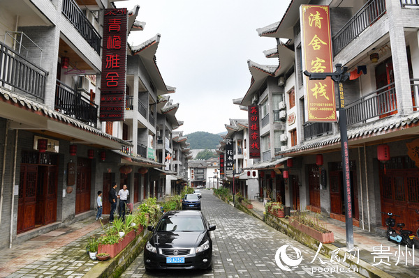 鵬程街道引進企業，盤活群眾閑置房屋，發展民俗旅游業 。張朝虎 攝