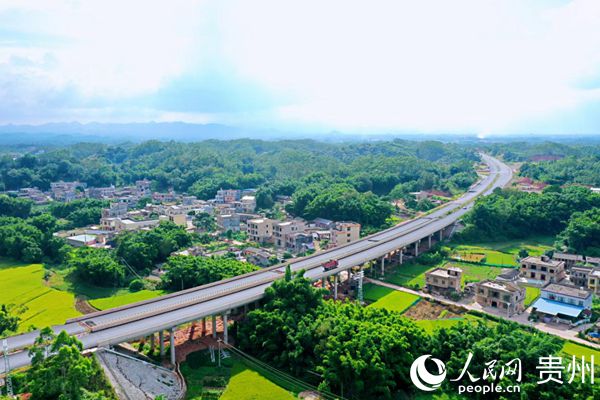 贵州公路集团助力广西福绵机场"起飞"