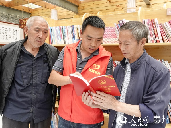 桐梓縣九壩鎮農家書屋 婁倫權 攝 
