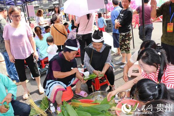 興旺社區端午節包粽子比賽。