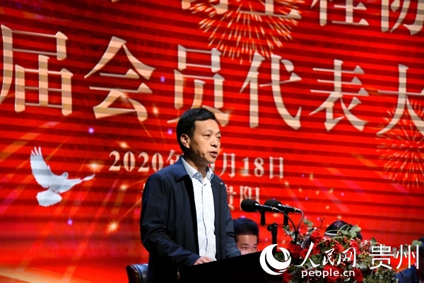 貴州省水利投資（集團）有限責任公司董事長周登濤先生致賀辭。張春雷 攝