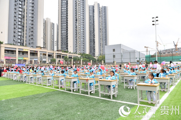 觀山湖區華潤國際小學舉辦新生開筆禮。邰芯雨 攝