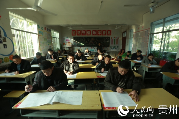 科級干部參加學法用法閉卷考試。思南縣委法治辦供圖