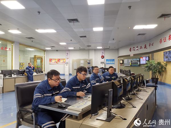 黔北電廠1號機組工作人員正在工作。