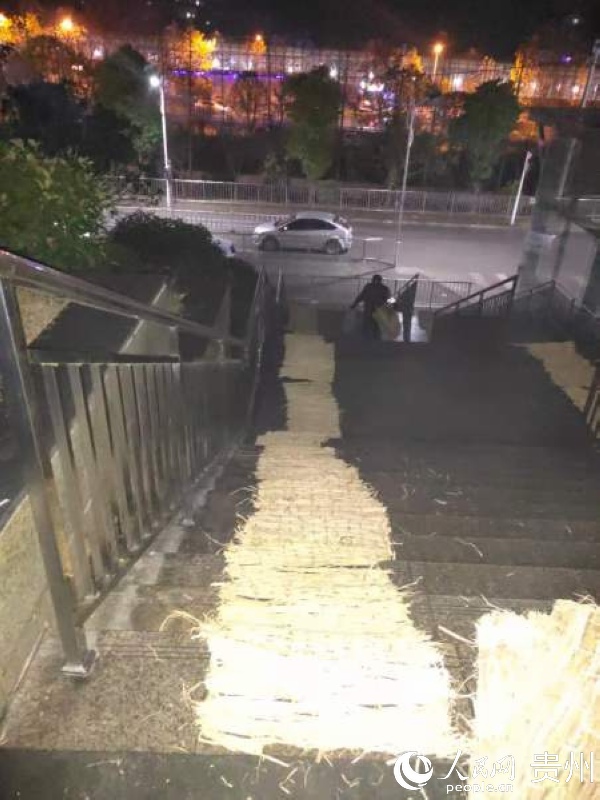 ���������Ա���׻�·�������ϯ