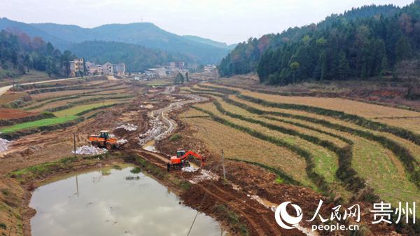 岑鞏縣天星鄉高標准農田建設項目的河堤工地。李昌焯 攝