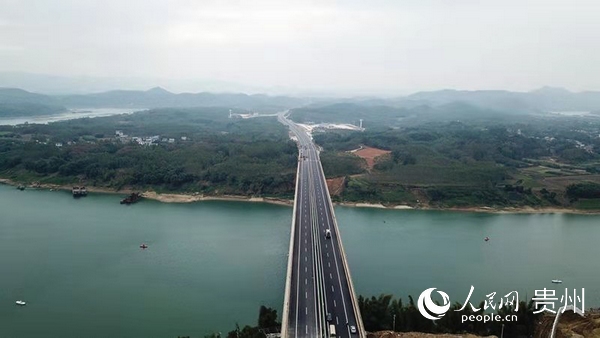 集團公司參建的梧柳高速獲得“李春獎”。