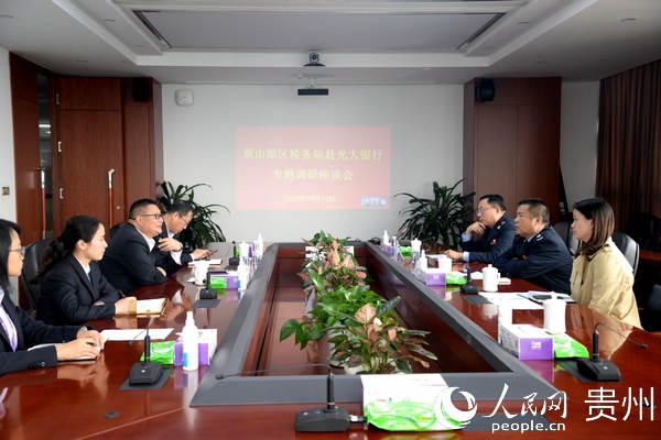 2020年10月14日，观山湖区税务局蔡文胜局长到企业开展“大讨论”走访。曹宇 摄