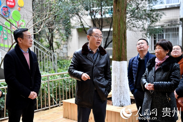 区委副书记娄果实地调研金阳街道观山社区“三感社区”建设情况。观山湖区融媒体中心供图