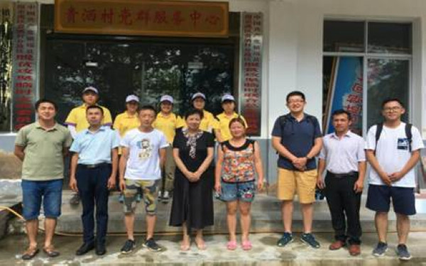 生态环境工程学院党委书记蒙宁华、教授杨成、副教授王志康等师生10余人赴镇远县报京乡贵洒村实地调研。贵州民族大学宣传部供图