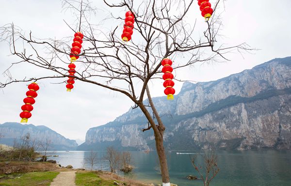 畢節化屋村游山玩水賞春光度佳節。羅興祥 攝