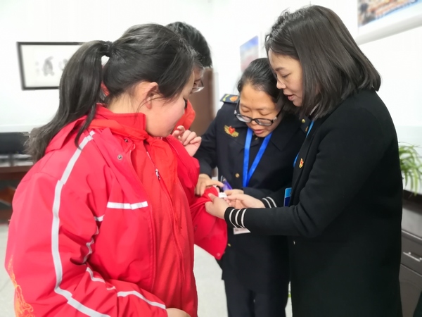 3月3日，綜合行政執法大隊開展校服檢查活動。