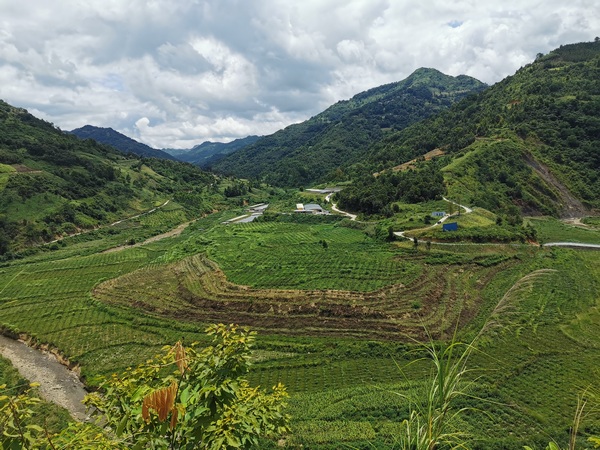 簡嘎鄉播西村百香果基地。