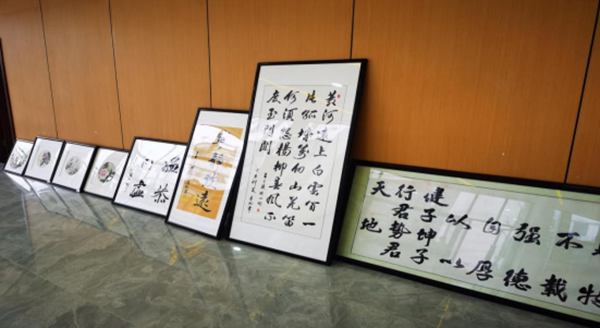 圖為開陽縣第三中學開展書法大賽活動及作品展播。