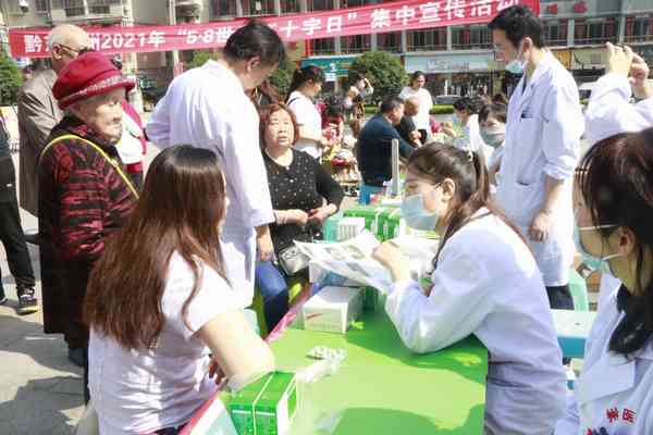市民正在咨詢相關病情。