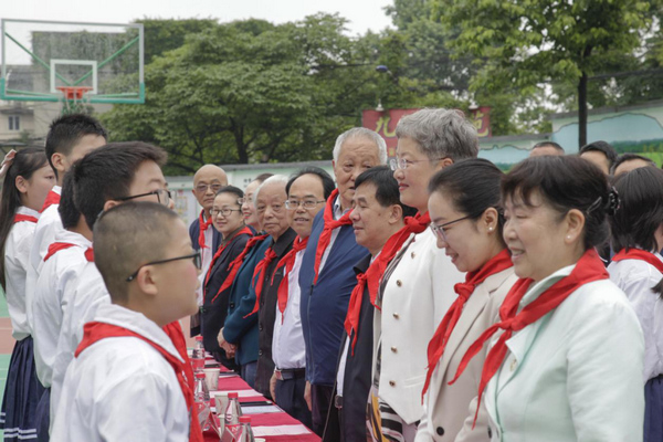 ���ȶ�Ա���쵼����������