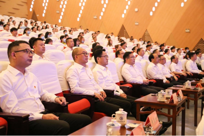 貴州民族大學師生收看慶祝中國共產黨成立100周年大會直播。民大宣傳部供圖