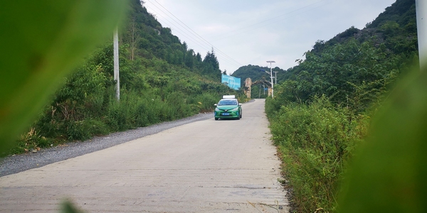 陇公村穿岩路口至清虚洞公路加宽改造。