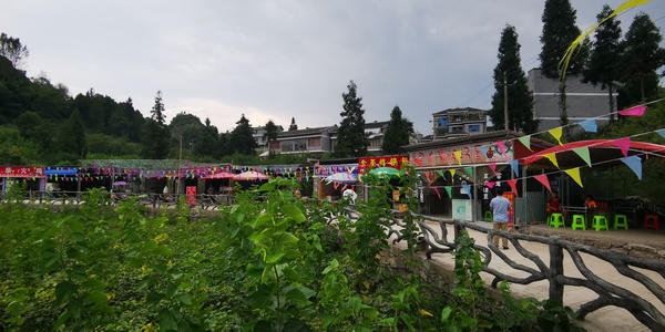新建设的清虚洞风味小吃街。