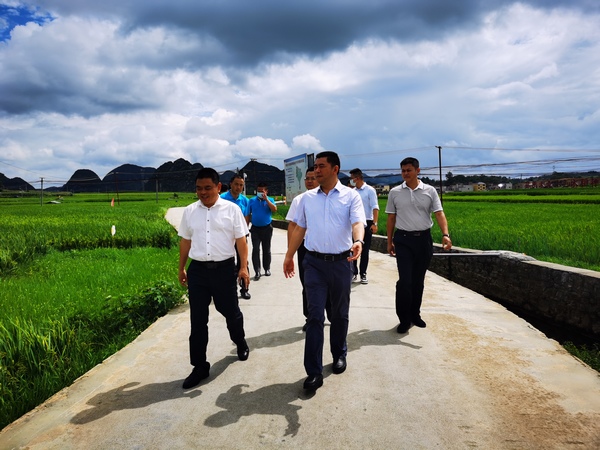 8月18日,安顺市委副书记,市长宋晓路到平坝区实地调研应急物资储备