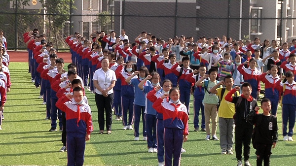 西秀区启新学校:开学第一课 厚植党史爱国情