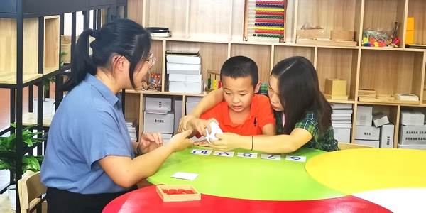 用心做好孩子們的爸爸媽媽——記平壩區特殊教育學校。