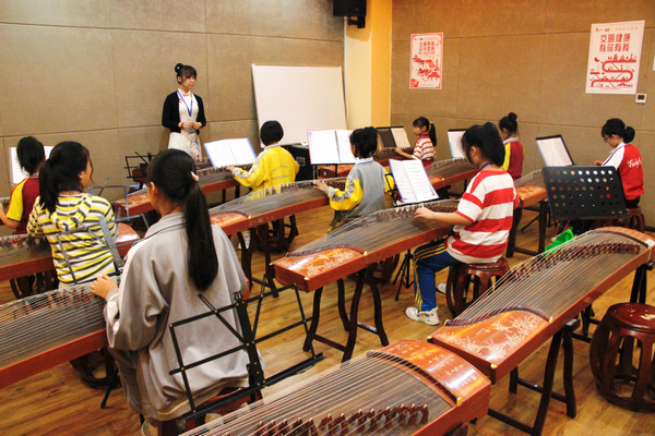觀山湖區青少年藝術教育公益培訓班教學現場。