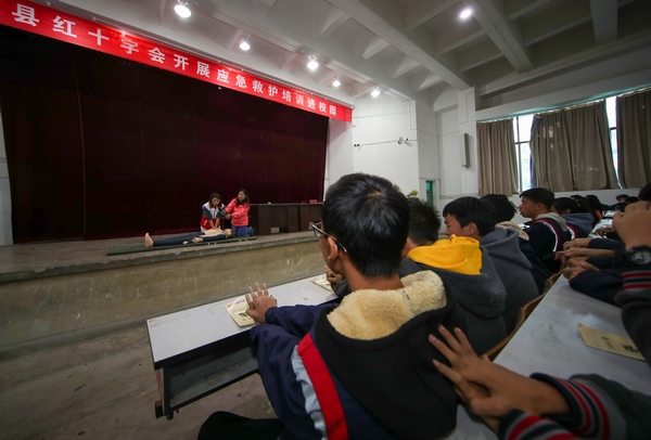 2021��10��19�գ��ڹ���ʡͭ�����������������ص�һ��ѧ����ʮ�ֻṤ����Ա��ѧ�������ķθ��ռ���֪ʶ��