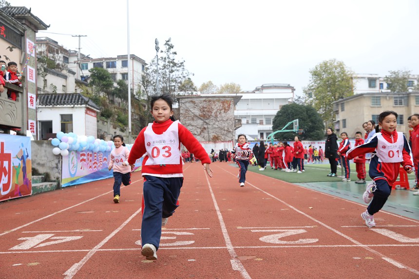 ѧ���ڹ���ʡ�����п����ص�һСѧ�˶���μ�50���ܲ������� 