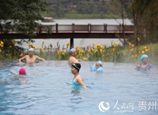 貴州丹寨：長假愜意享溫泉丹寨溫泉景區成為人們放鬆身心，享受溫暖的好去處。【詳細】
