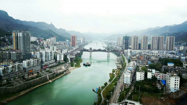 穿流于县城的乌江