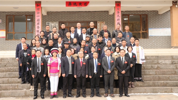 大石布依族鄉干部。鐘正超攝