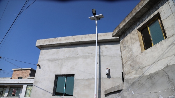 阳明洞街道程官村路灯。