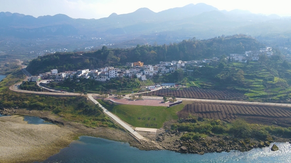 美丽鸭池河。