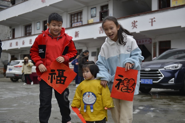 1��26�գ��ڹ���ʡǭ�������嶱���������Ž���կ����ƽ���壬����С�����յ��������ֺ�׼���ؼҡ�