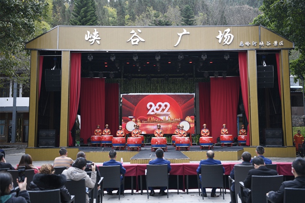 兴义市西南环线消防救援站青春无限威风锣鼓。